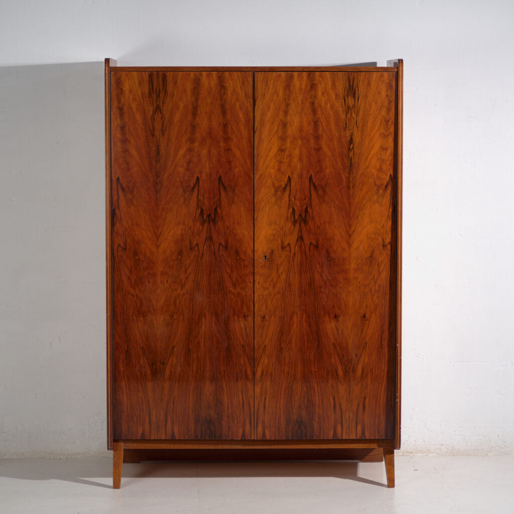 Armoire mid-century en palissandre – Tchécoslovaquie, attribuée à Pravánec, années 1950