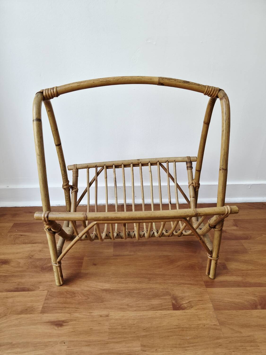 Vintage rattan magazine rack in bohemian style '1970s -