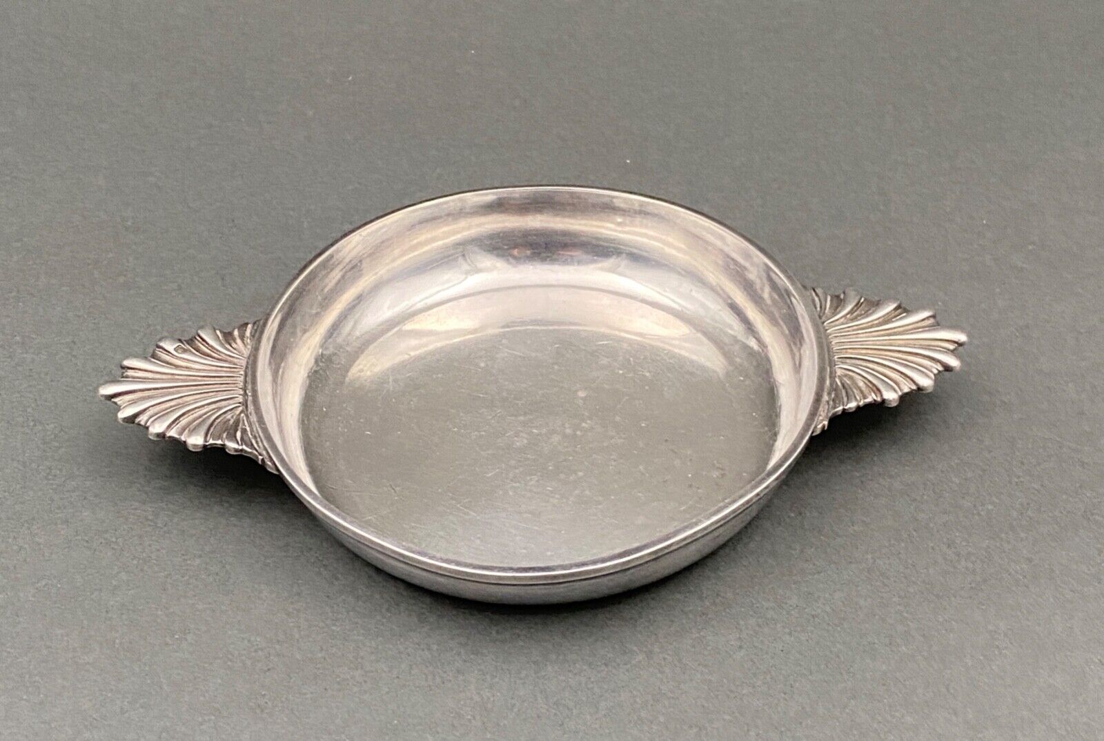 Late nineteenth century Minerva Scallop sockets