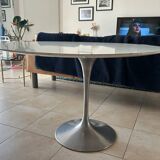 Knoll round table