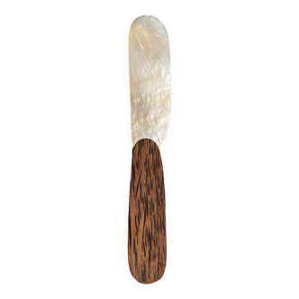 Couteau en nacre et bois