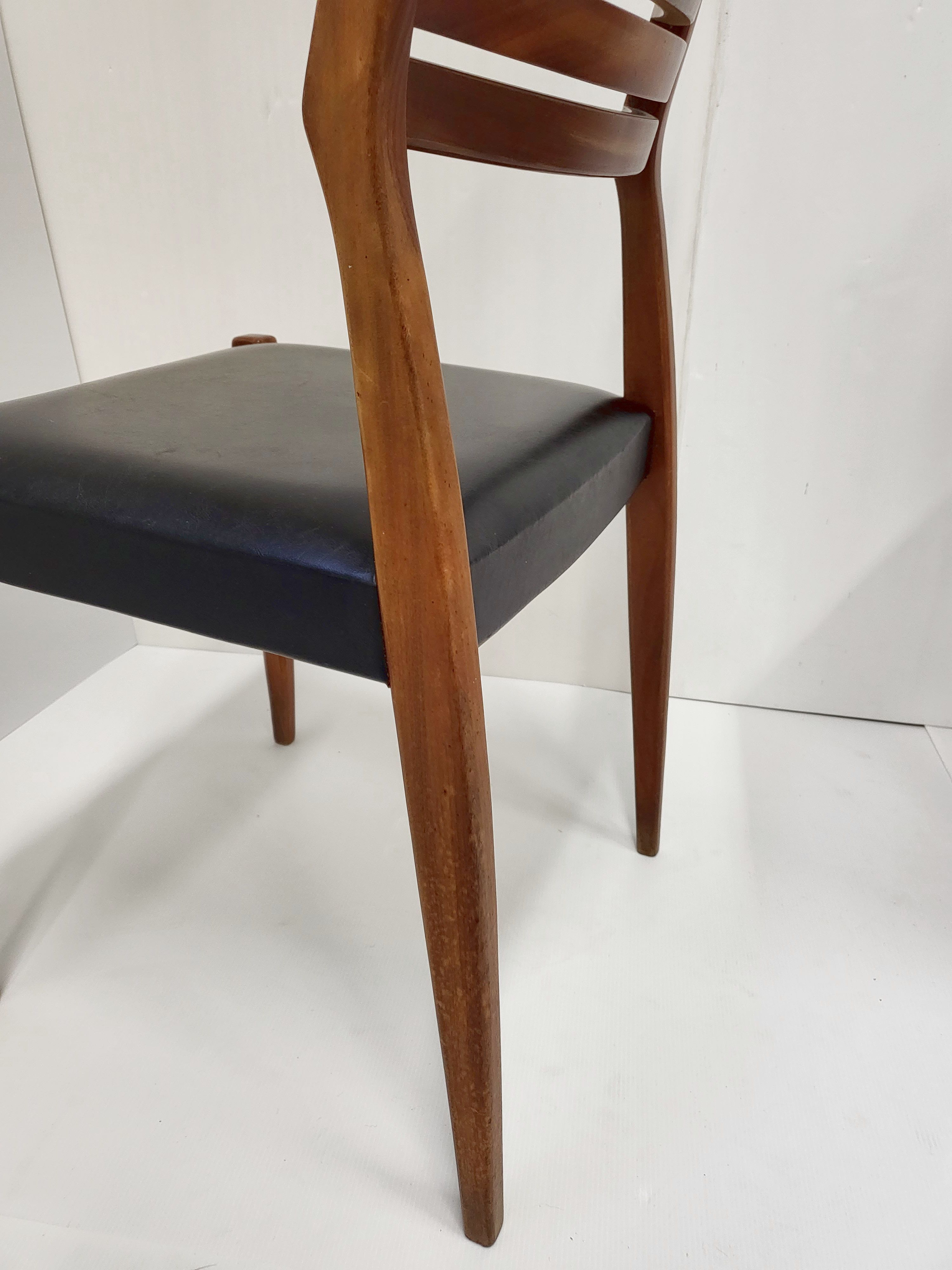 Suite of 6 Scandinavian chairs 1960 vintage