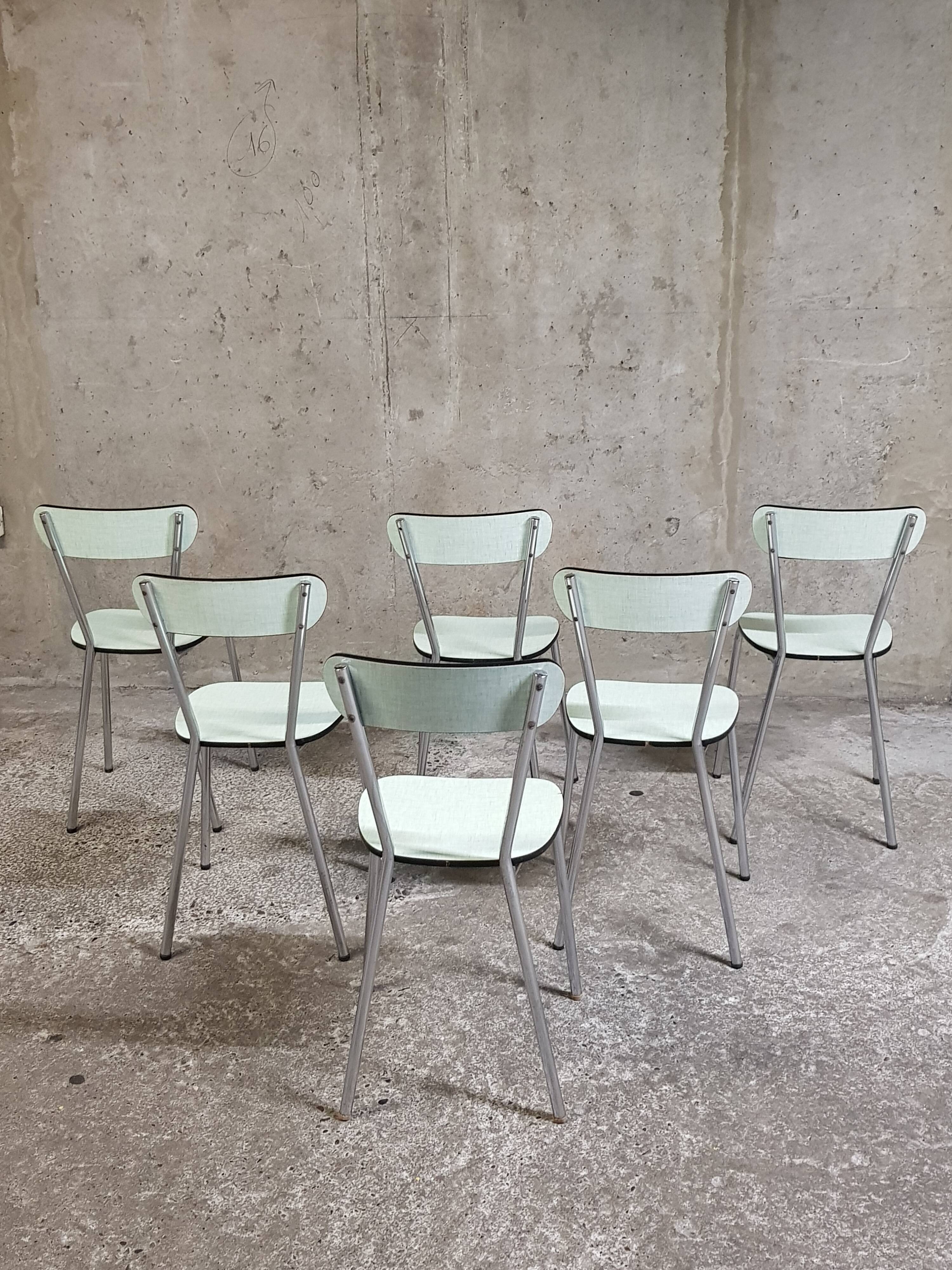 Table and chairs in mint green formica