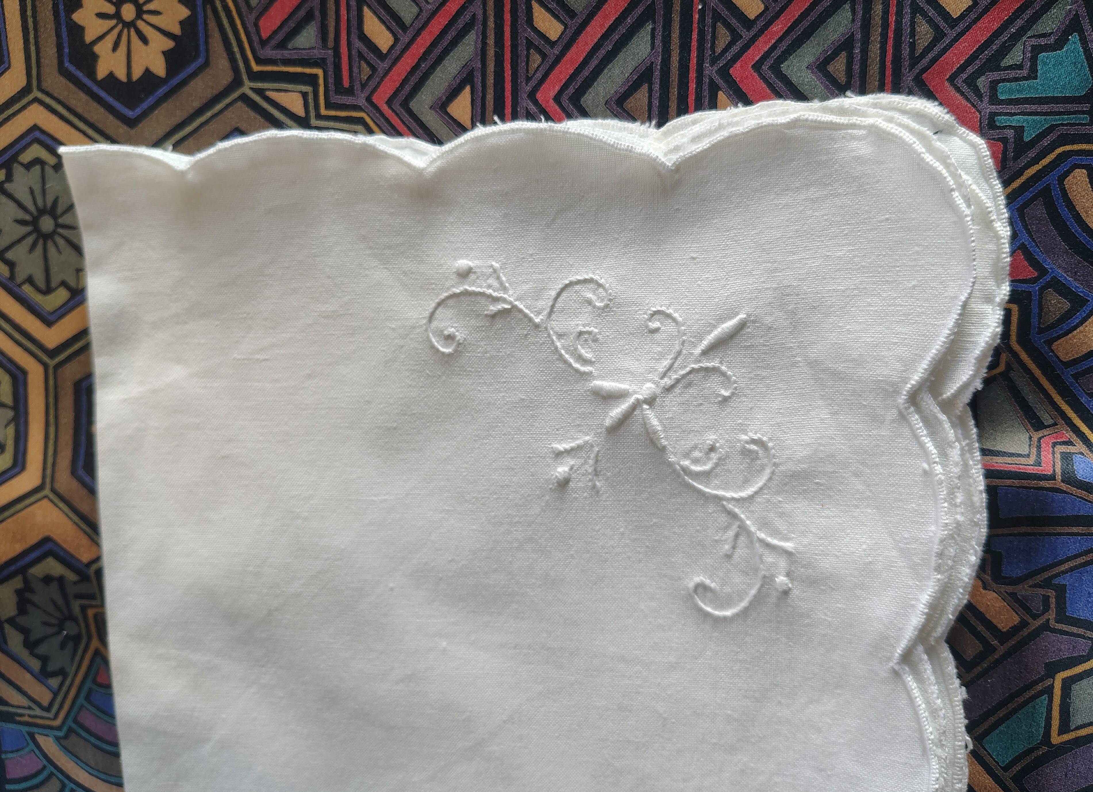 Lot of 12 embroidered table napkins.