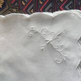 Lot of 12 embroidered table napkins.