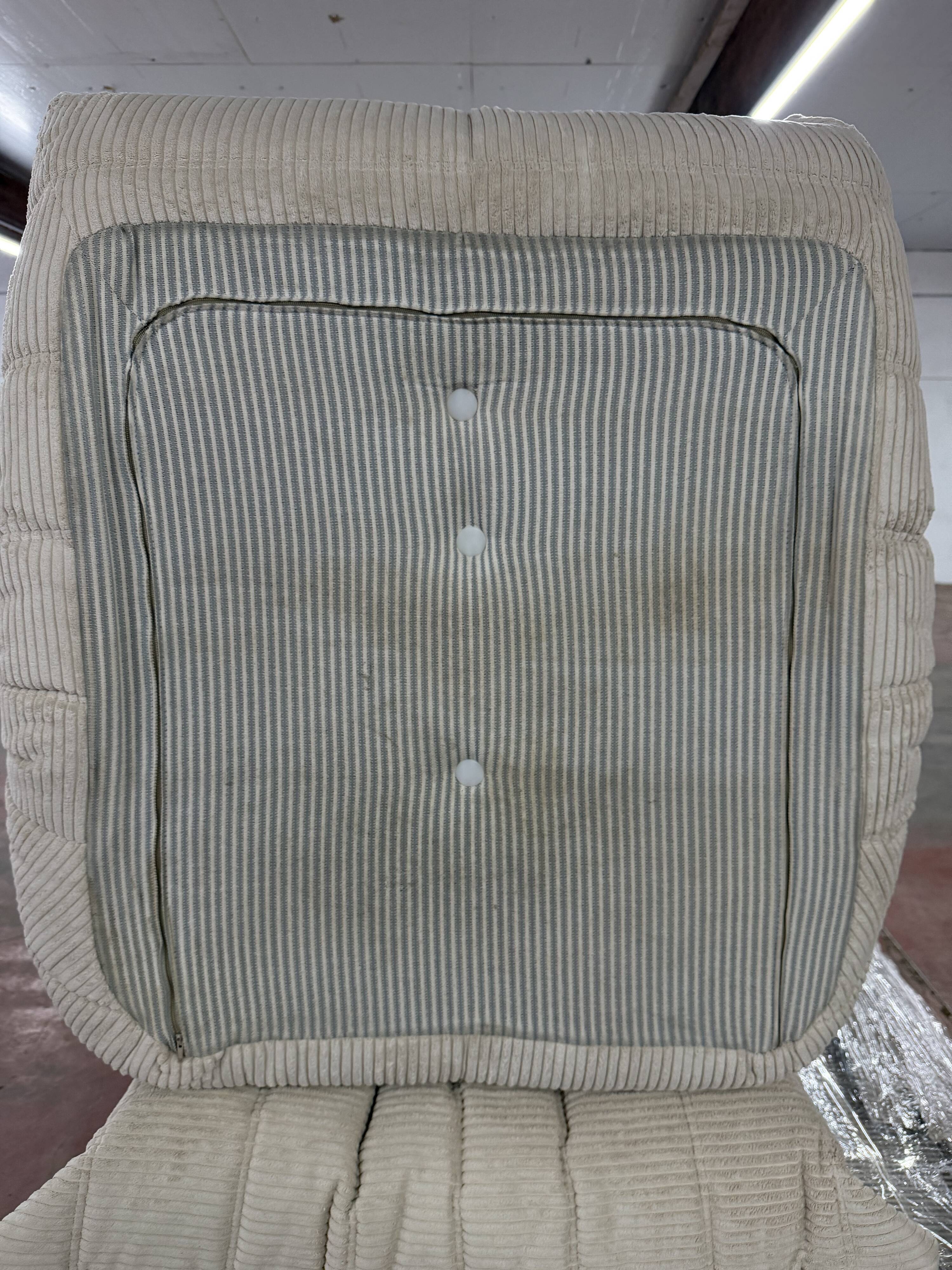 Ligne Roset Togo 1-seater in pouf in Beige Corduroy 10/10