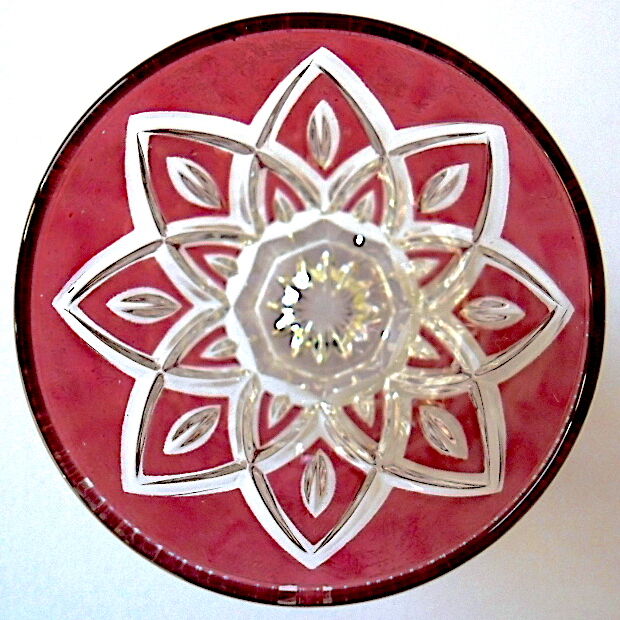 Suite de six verres de couleur à liqueur