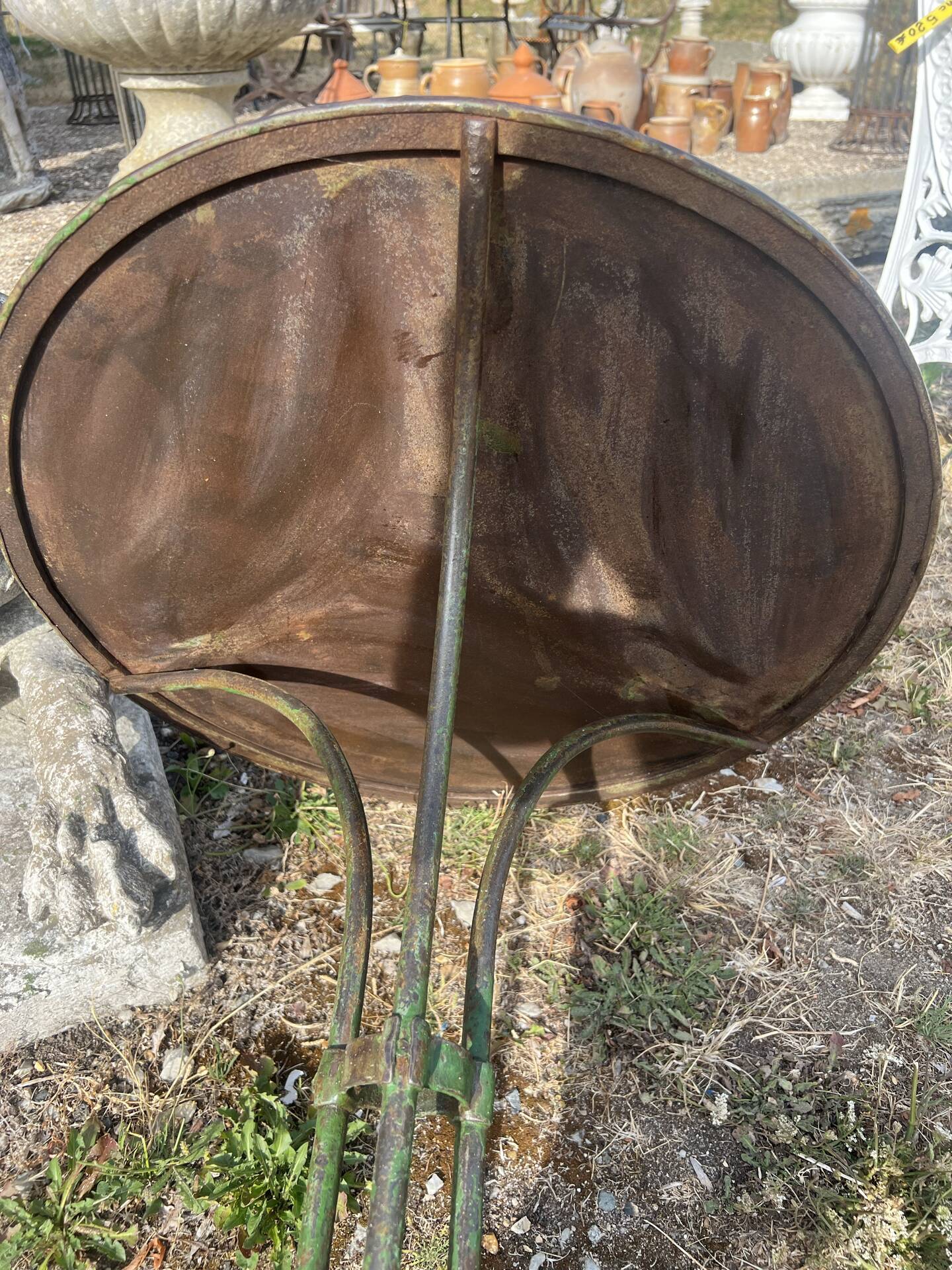 Garden table with a cast iron base