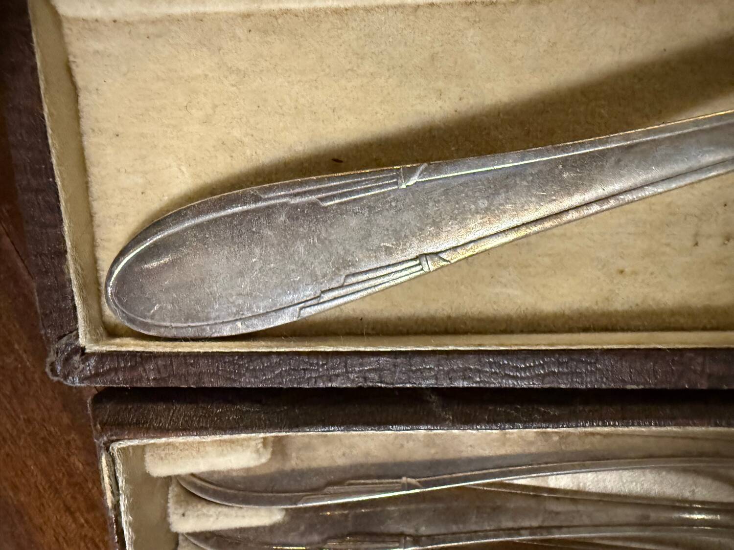 67-piece cutlery set