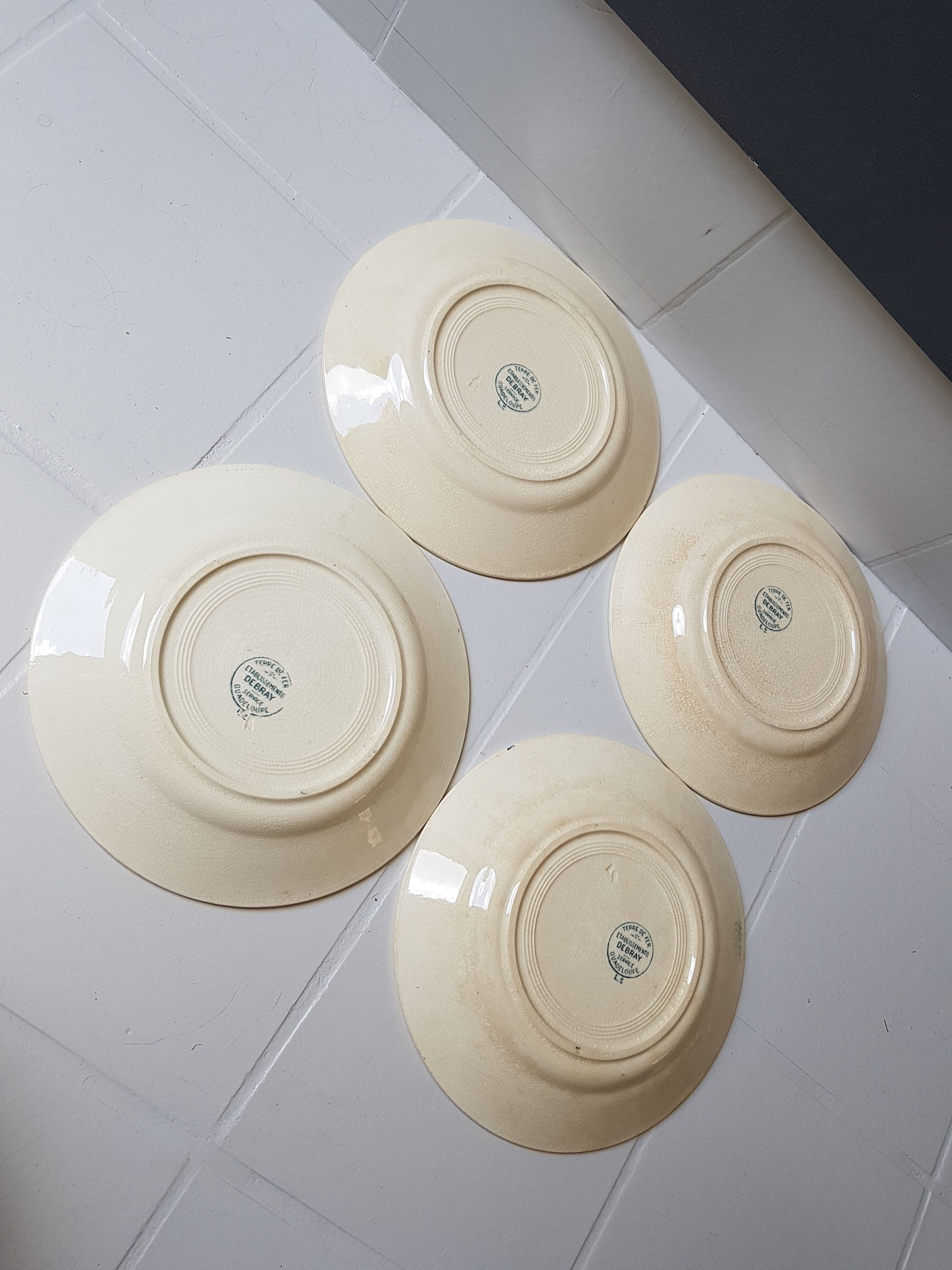 Série de 4 assiettes terre de fer model guadeloupe
