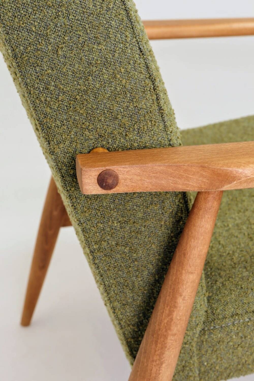 Fauteuil en tissu bouclé vert olive, 1960