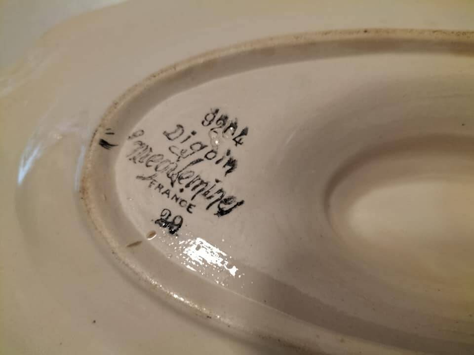 Old gravy boat Sarreguemines Digoin collection.