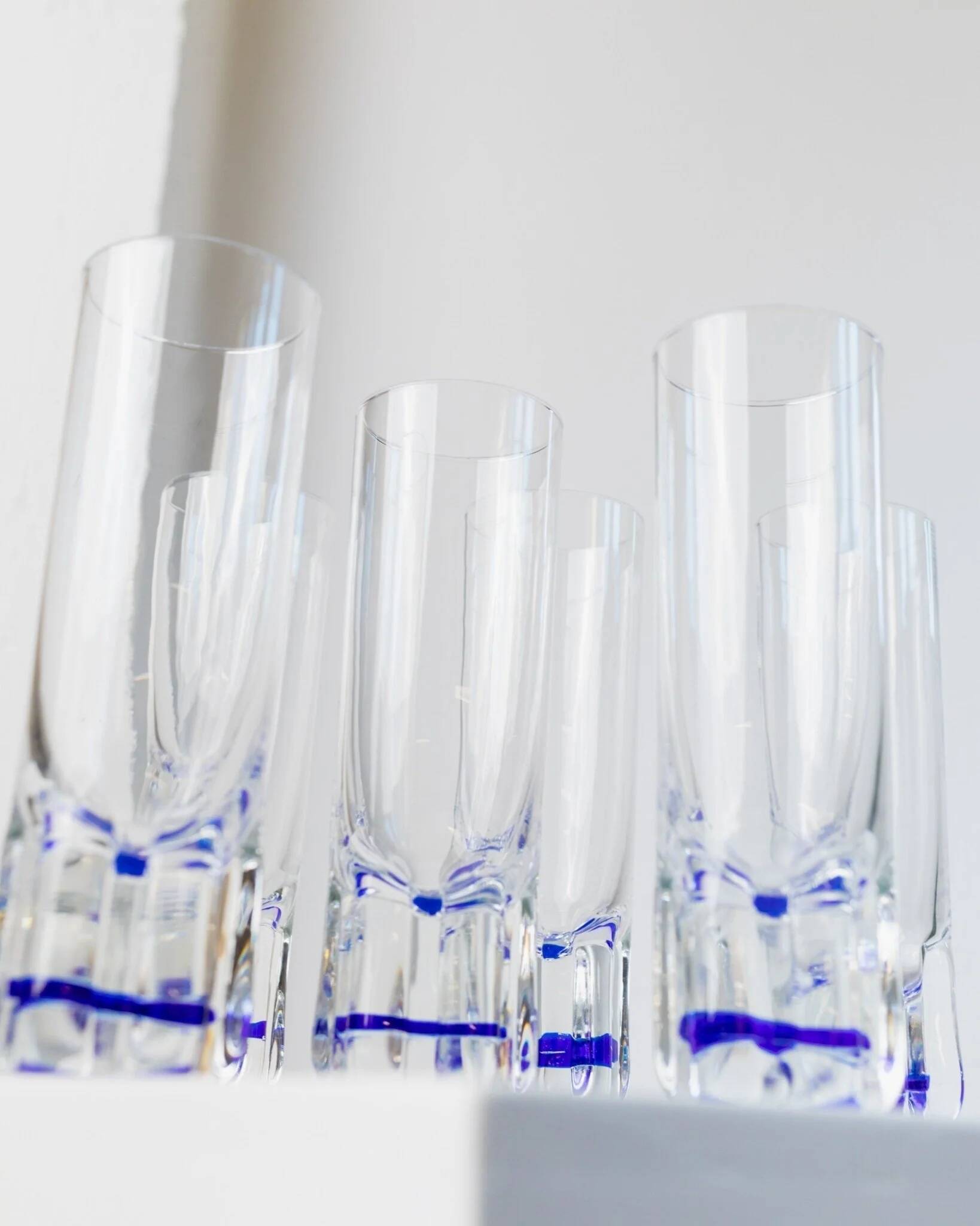 6 vintage drinking glasses from Italy from the 1980s - Set of transparent royal blue water glasses - Mid-Century design