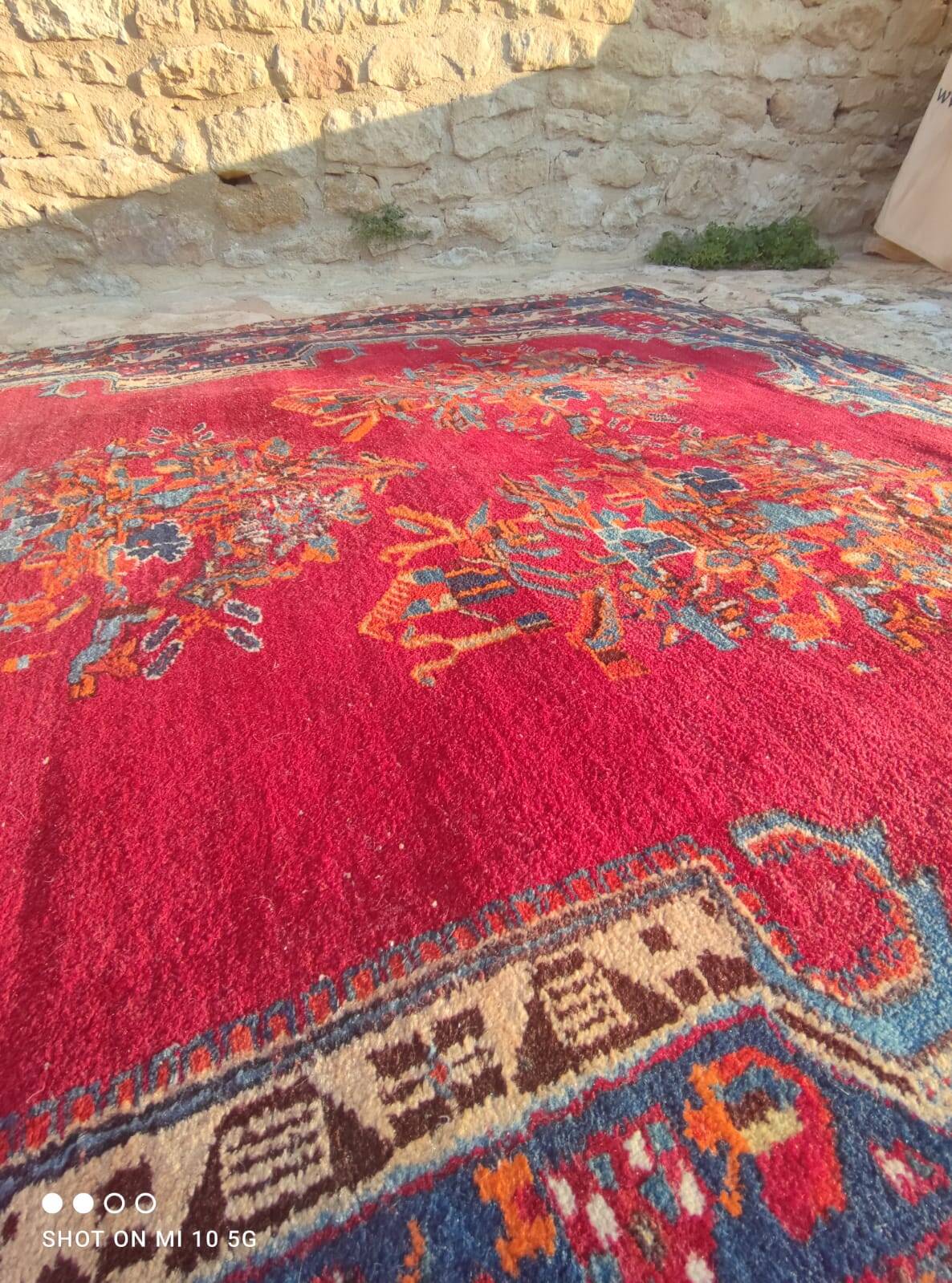 Tapis d'Orient vintage en laine noué main rouge et bleu