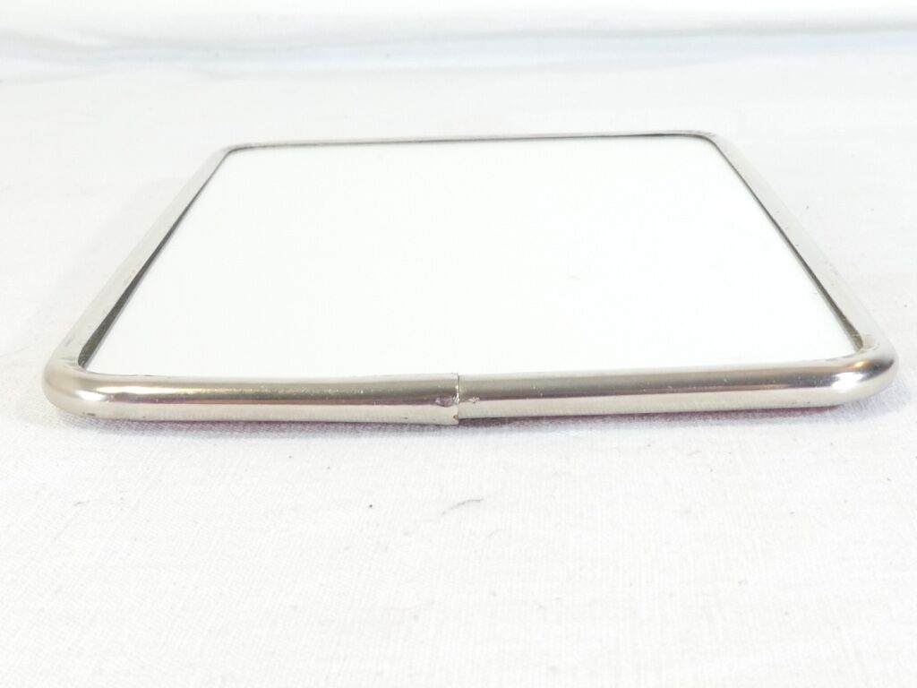 Former Barber Mirror in Metal to Pose Vintage  20 X 14, 5 cm
