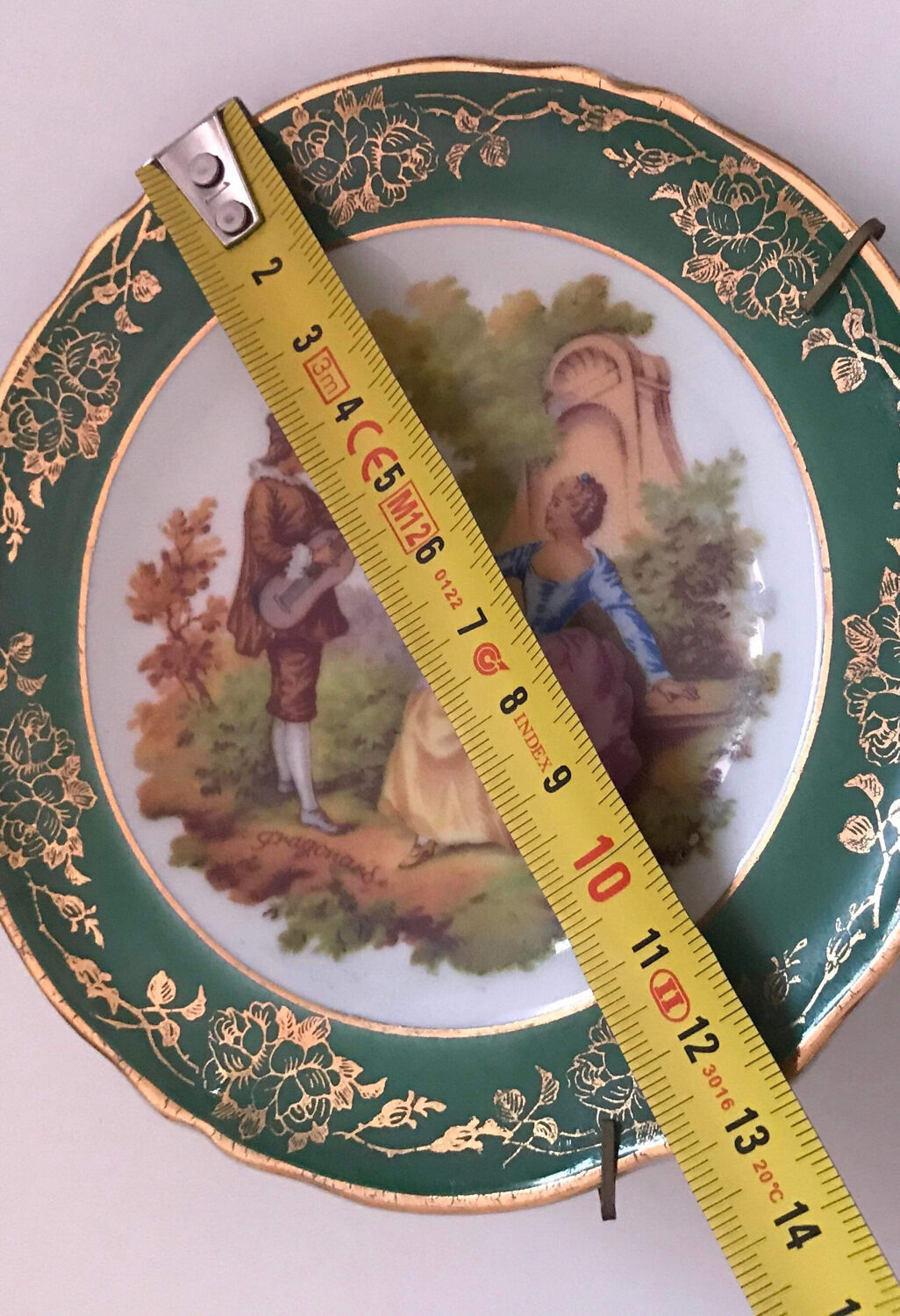 Fragonard plate with wall support