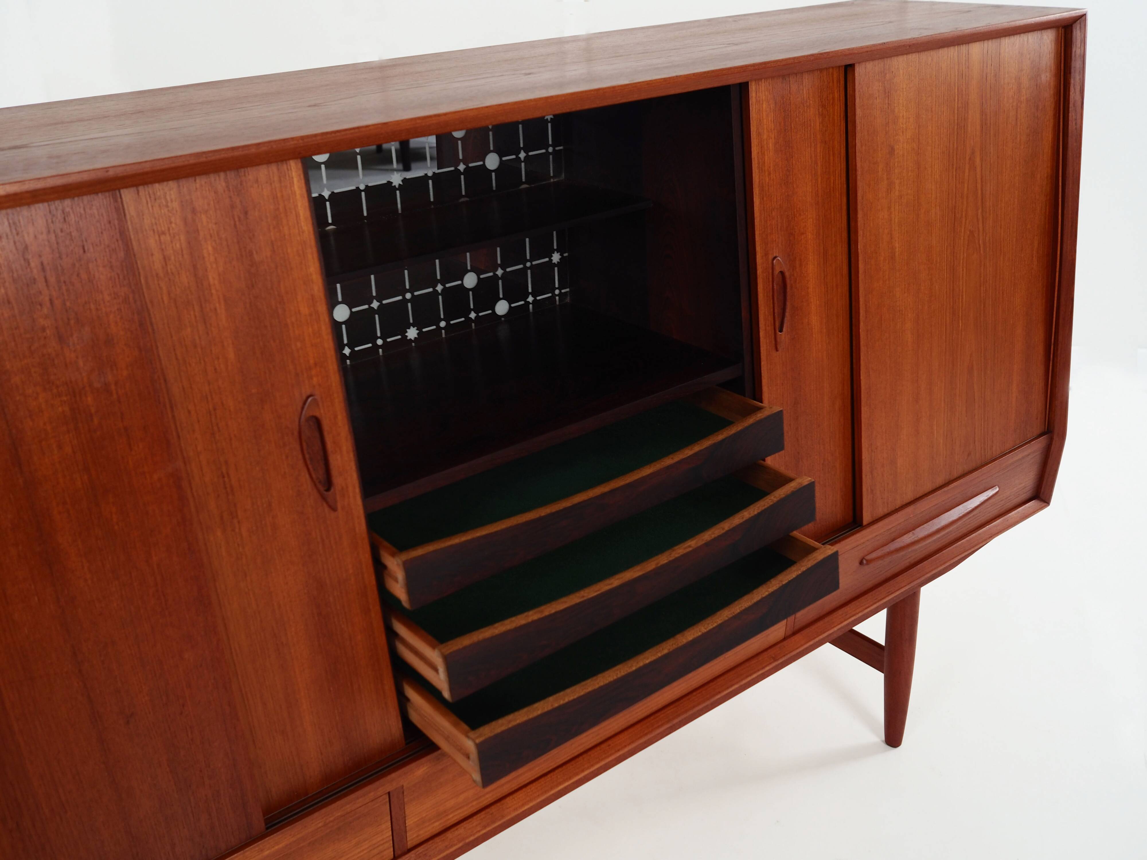 Highboard tekowy, duński design, lata 70, produkcja: Dania