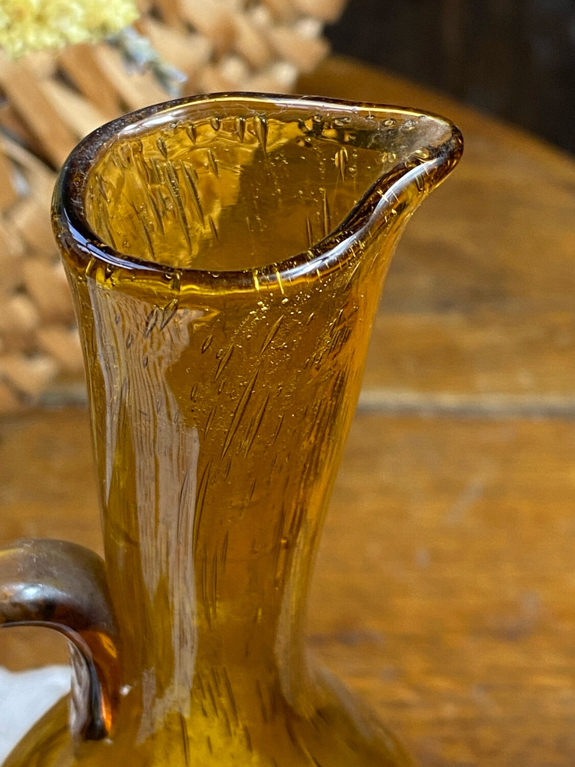 Blown glass oil dispenser with bubbles