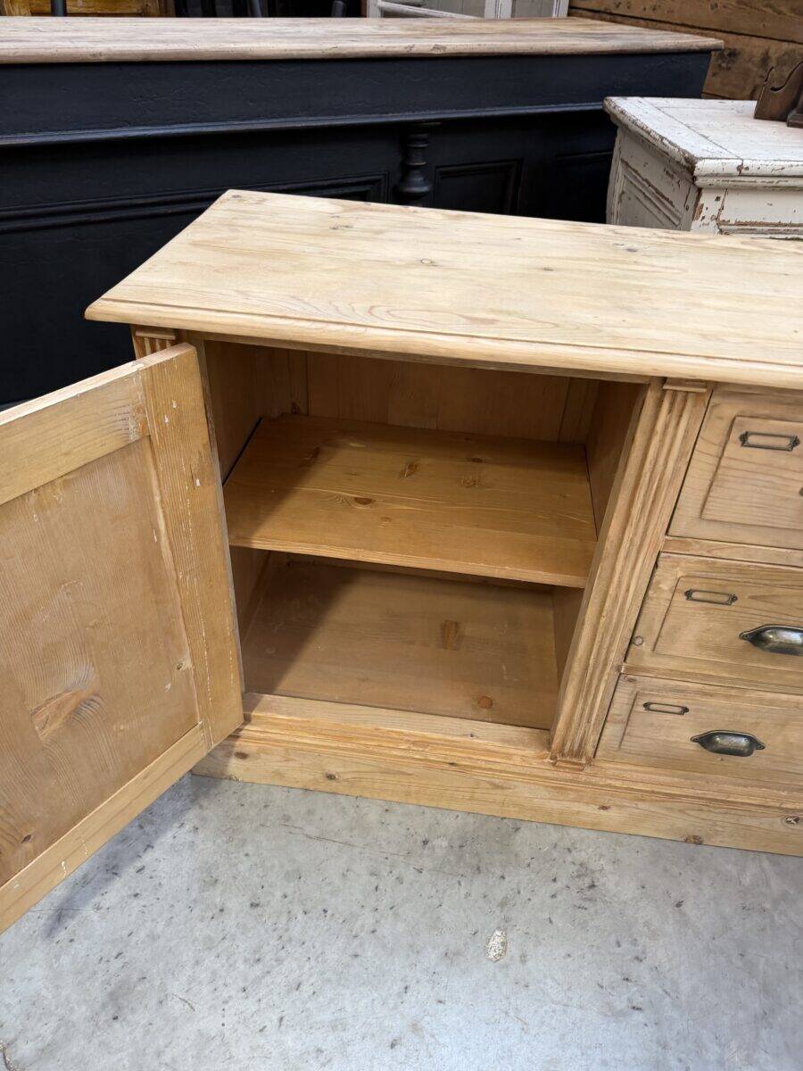Workshop furniture made of fir.