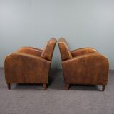 Paire de fauteuils en cuir de mouton