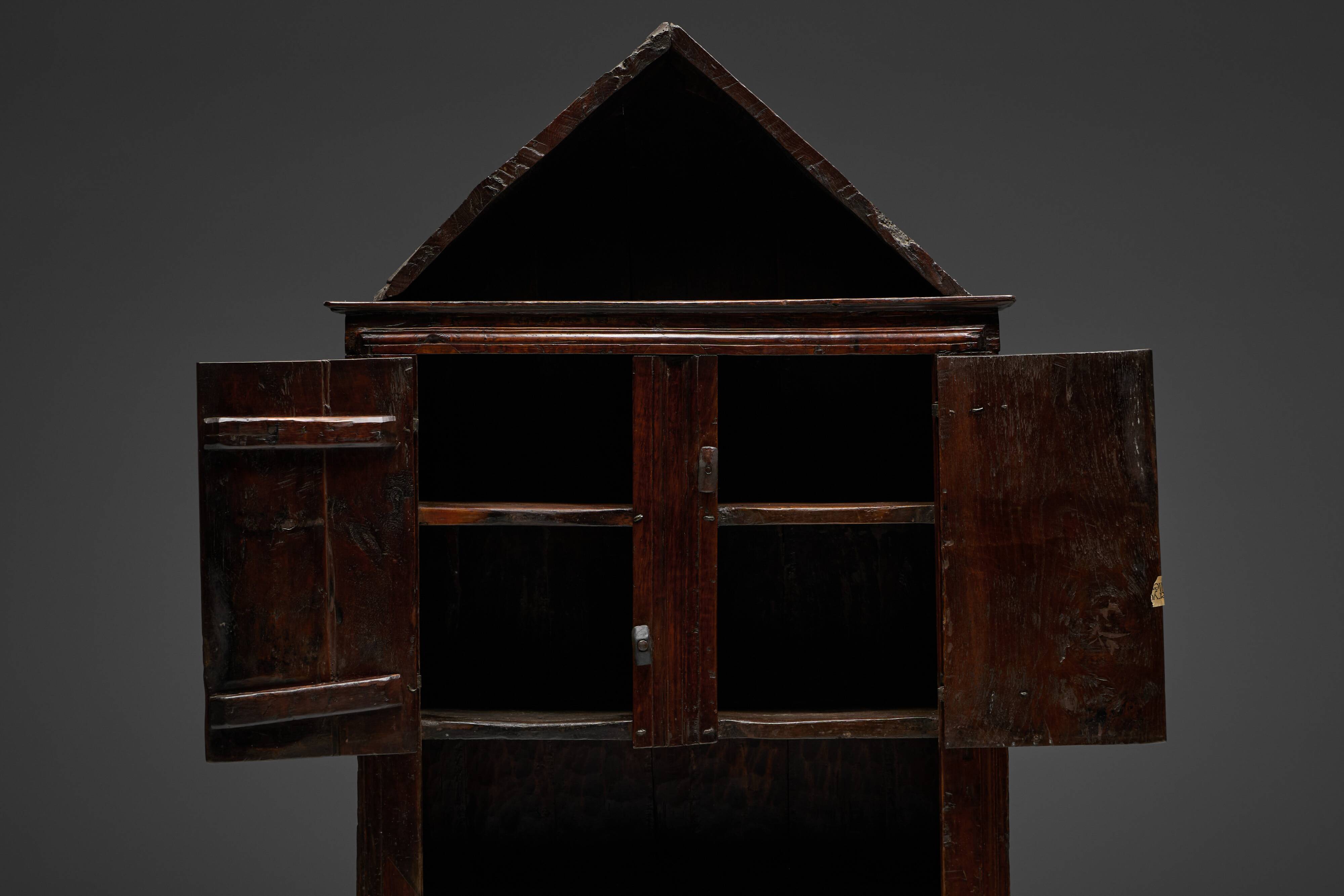 Armoire vernaculaire d'art populaire, France, XIXe siècle