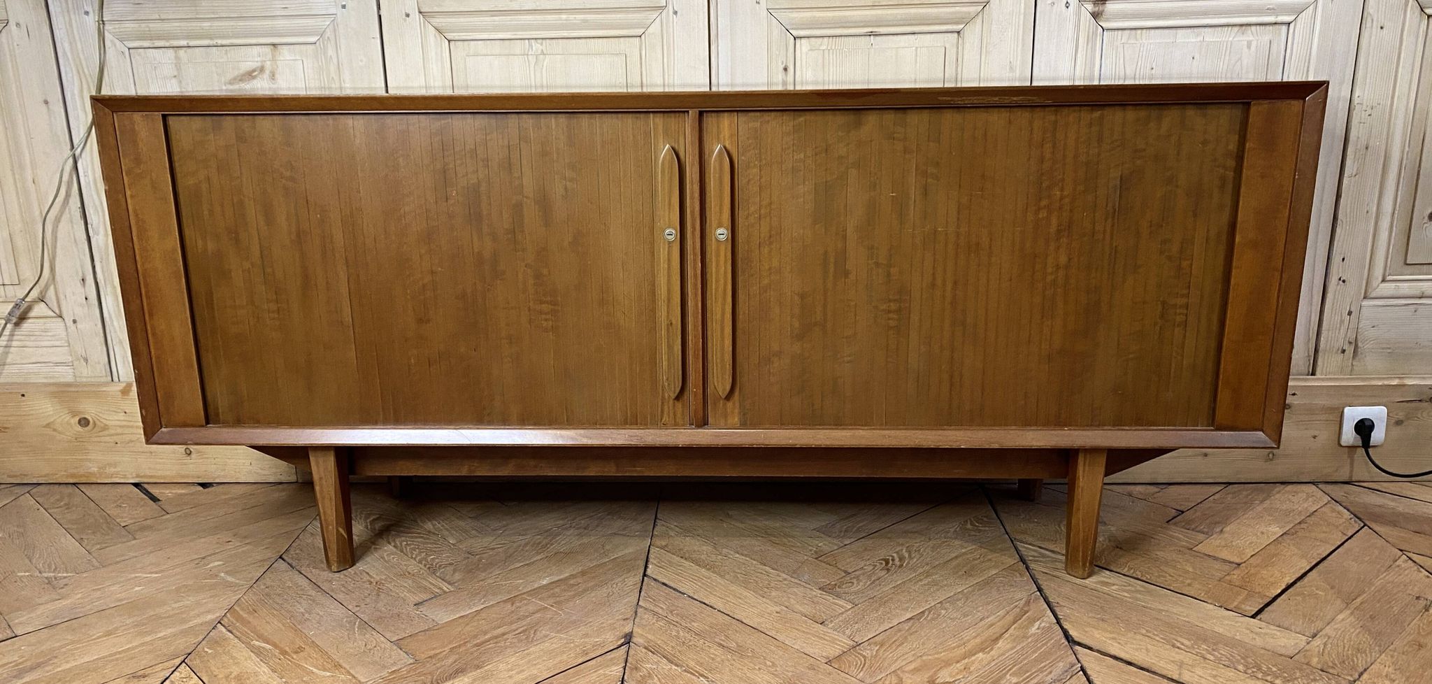 Enfilade à portes à rideaux