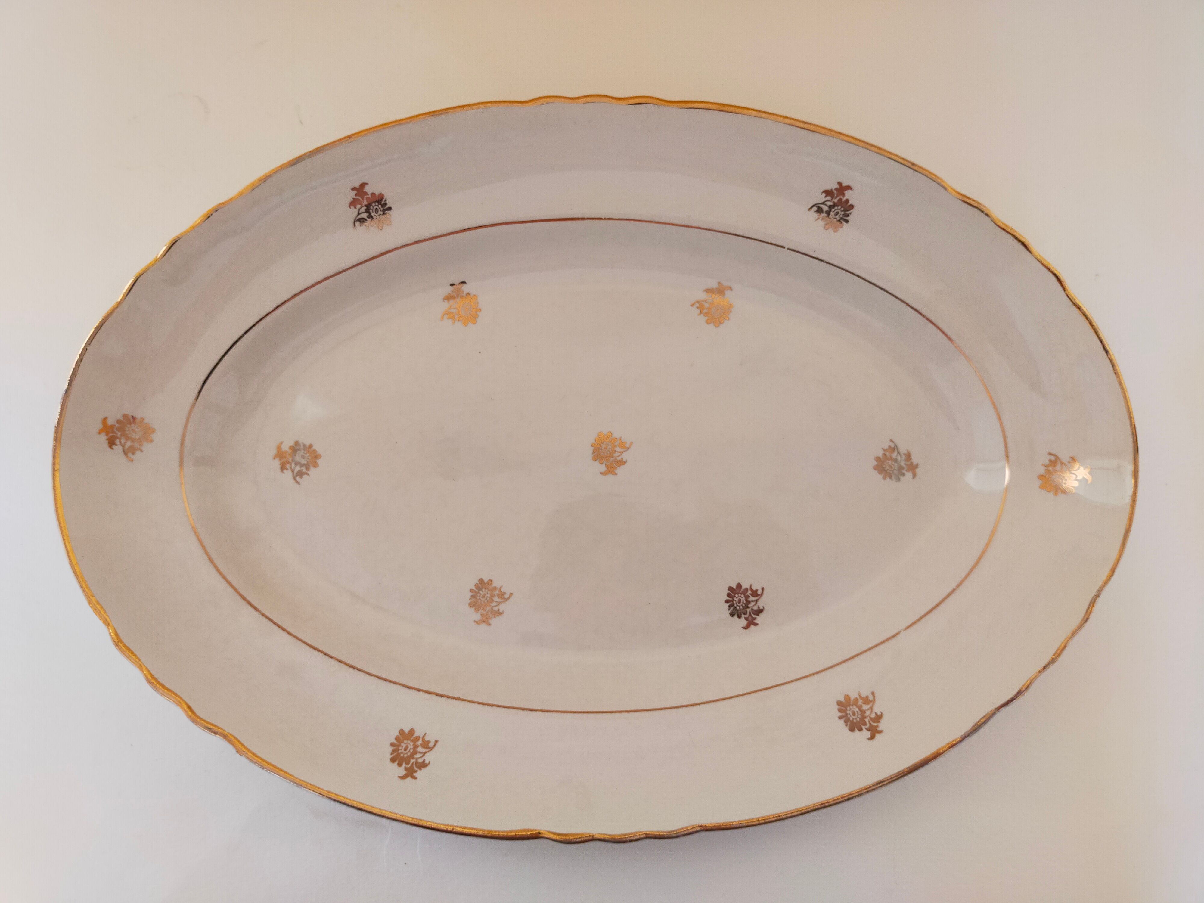 Moulin des loups serving dish