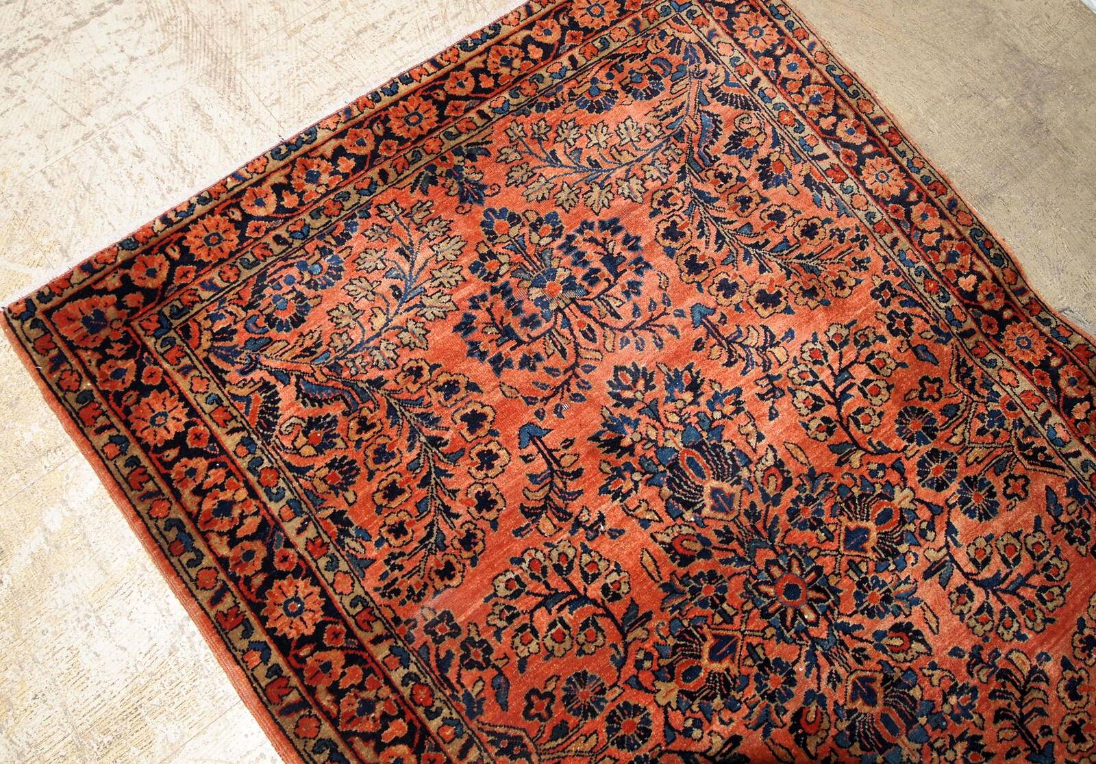 Handmade antique Persian Sarouk rug 3.2' x 5.3' (97cm x 161cm) 1920s - 1B674