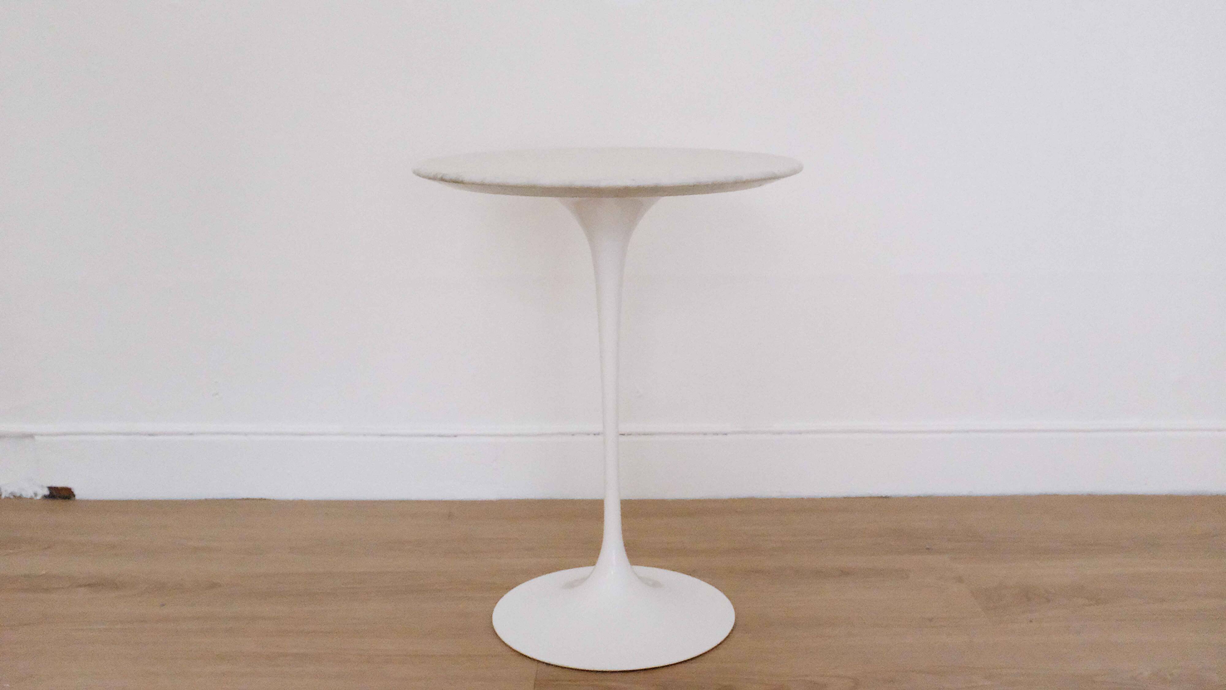 Marble pedestal table by Eero Saarinen for Knoll 1970