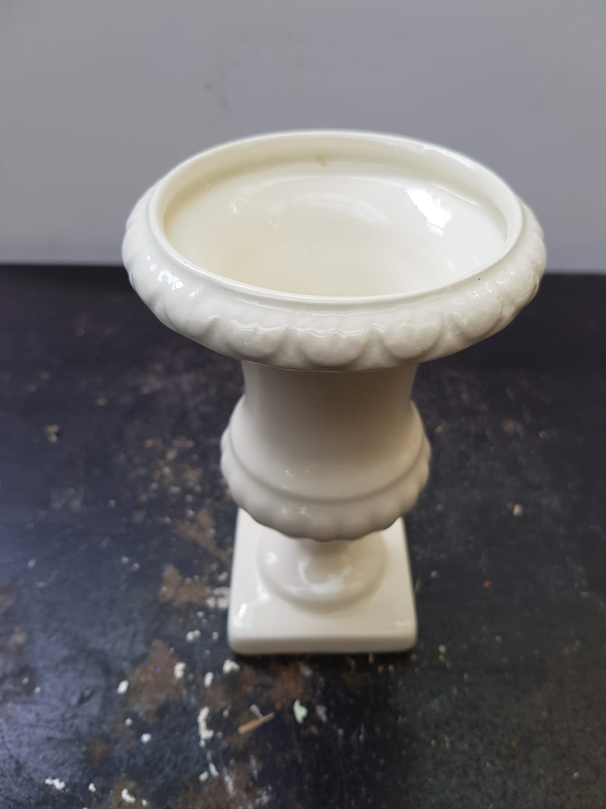 Old vase gien medici form ceramic white vintage