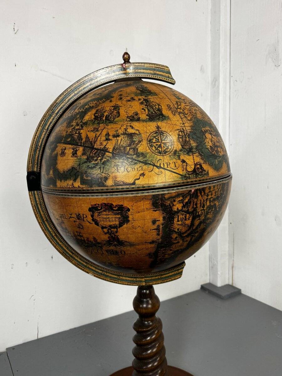 Large vintage Italian classical globe bar cabinet, 1970s