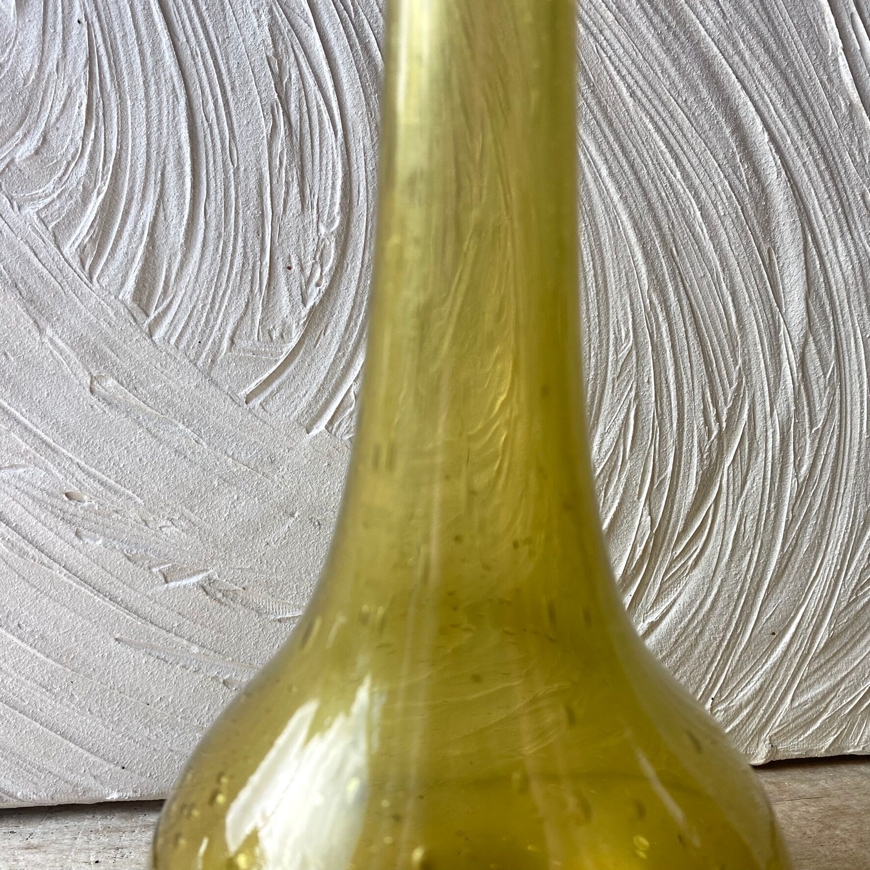 Bubble-blown glass solo flower vase