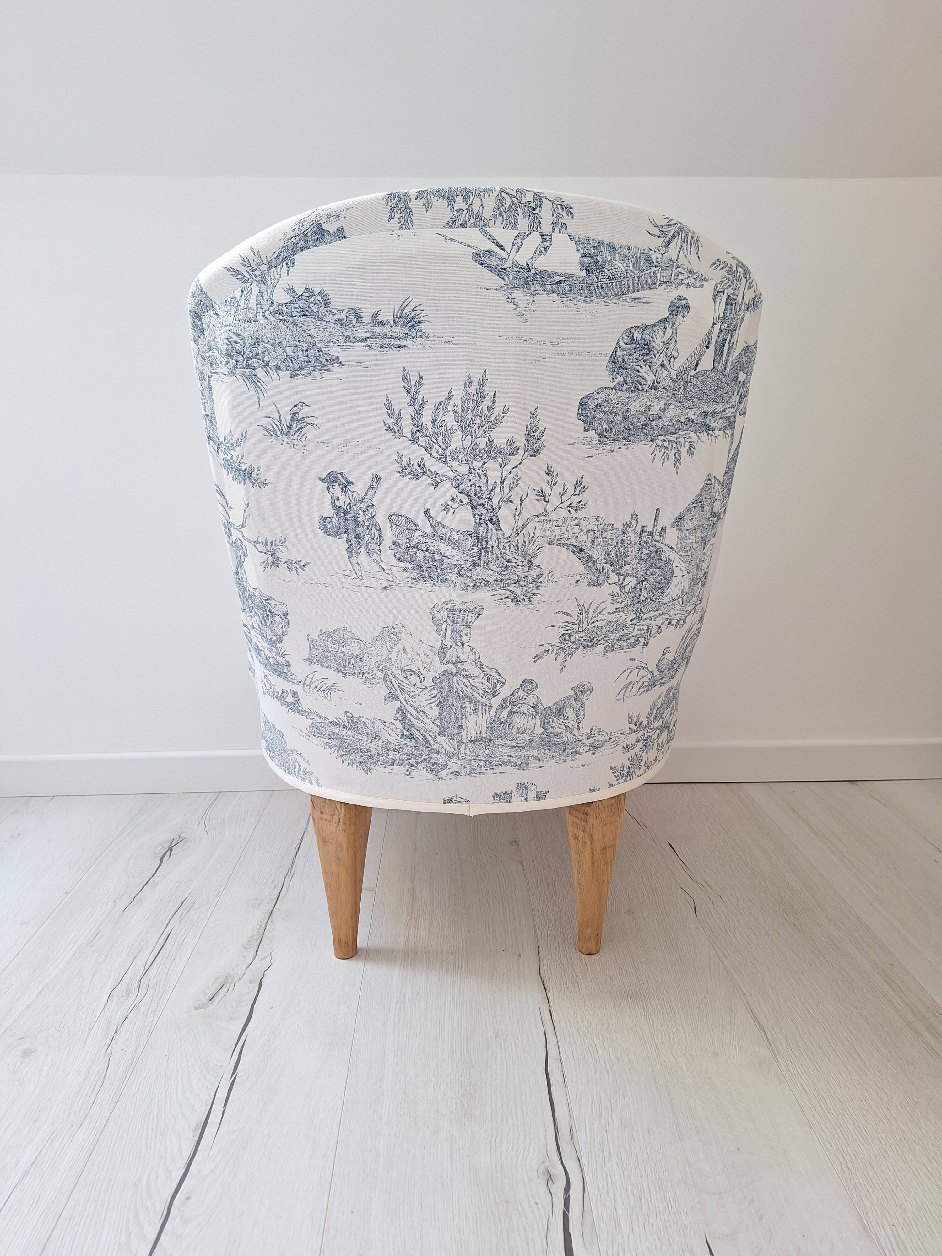 Blue toile de Jouy toad armchair
