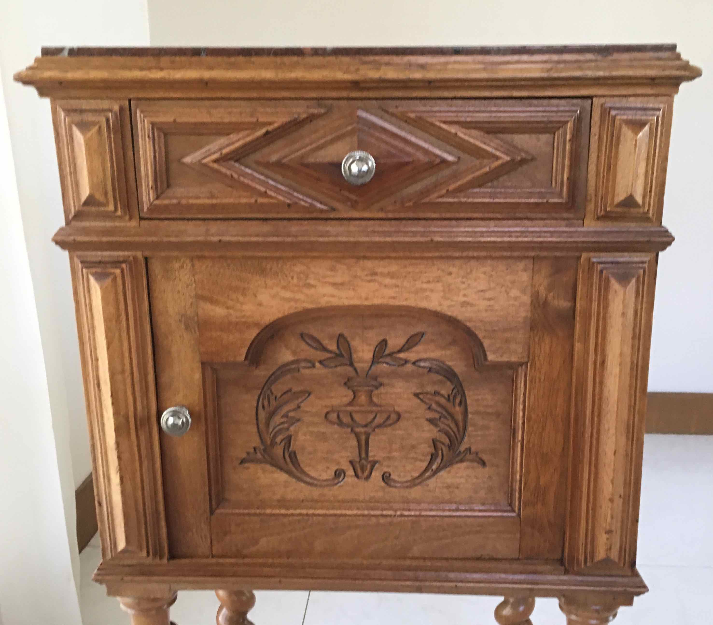 Table de nuit ancienne meuble d’appoint