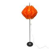 Orange floor lamp by Milanda Havlova - Vest Leuchten