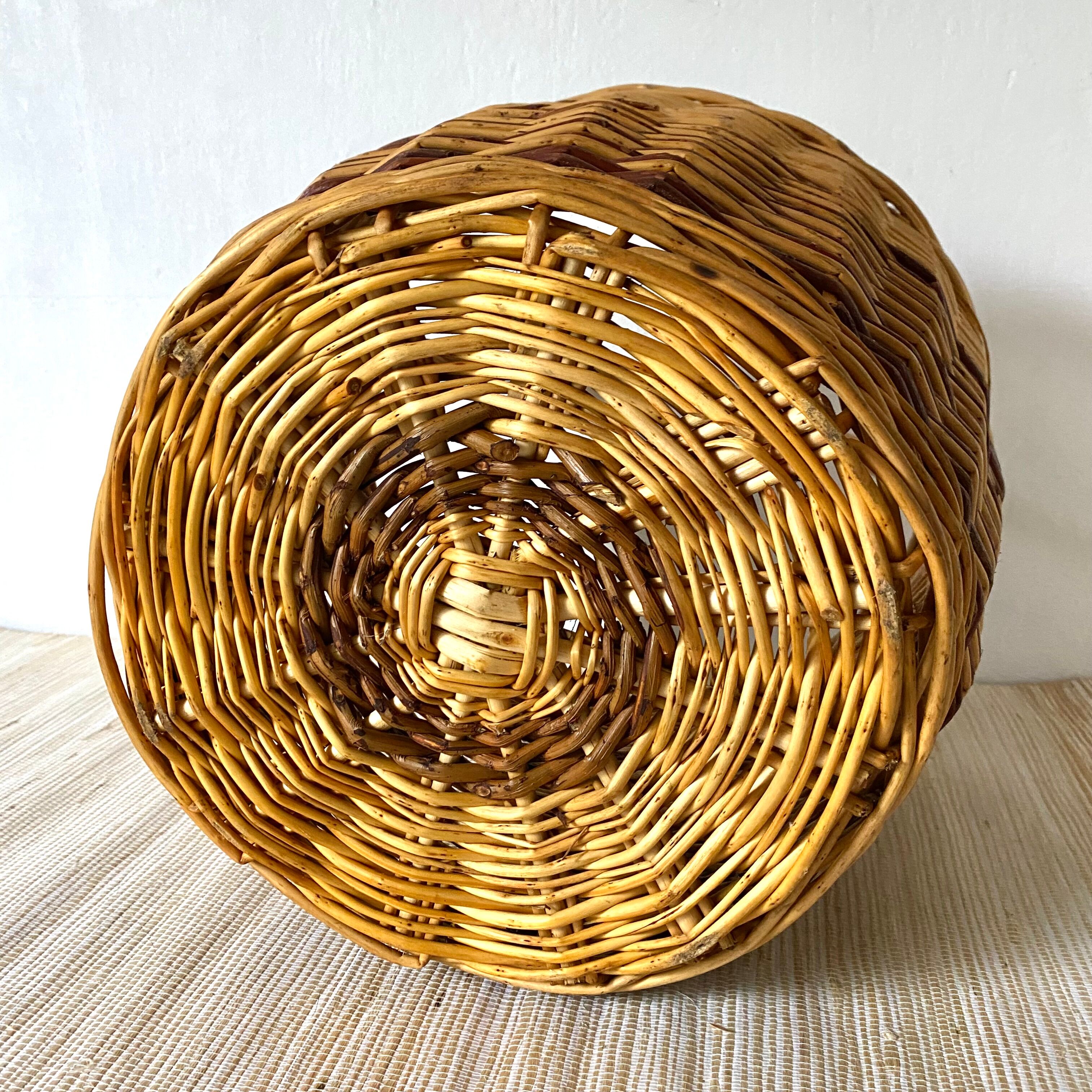 Round two-tone woven wicker basket
