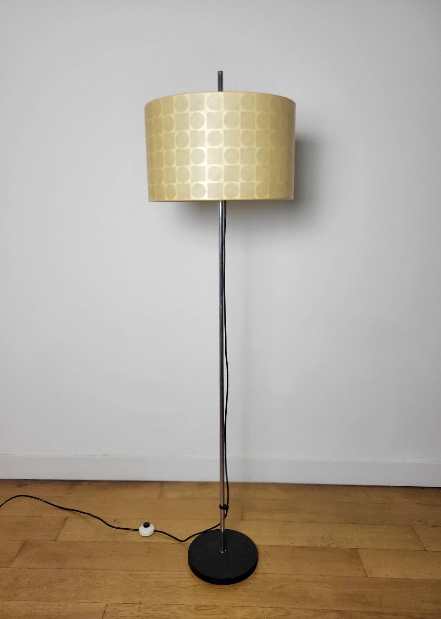 Lampadaire vintage Cocoon par Goldkant