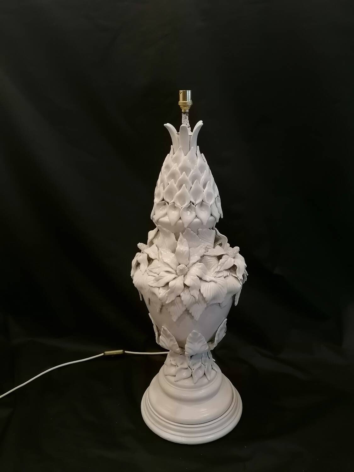 Large ceramic lamp from Manises with floral decoration  
-Circa 1960/1970