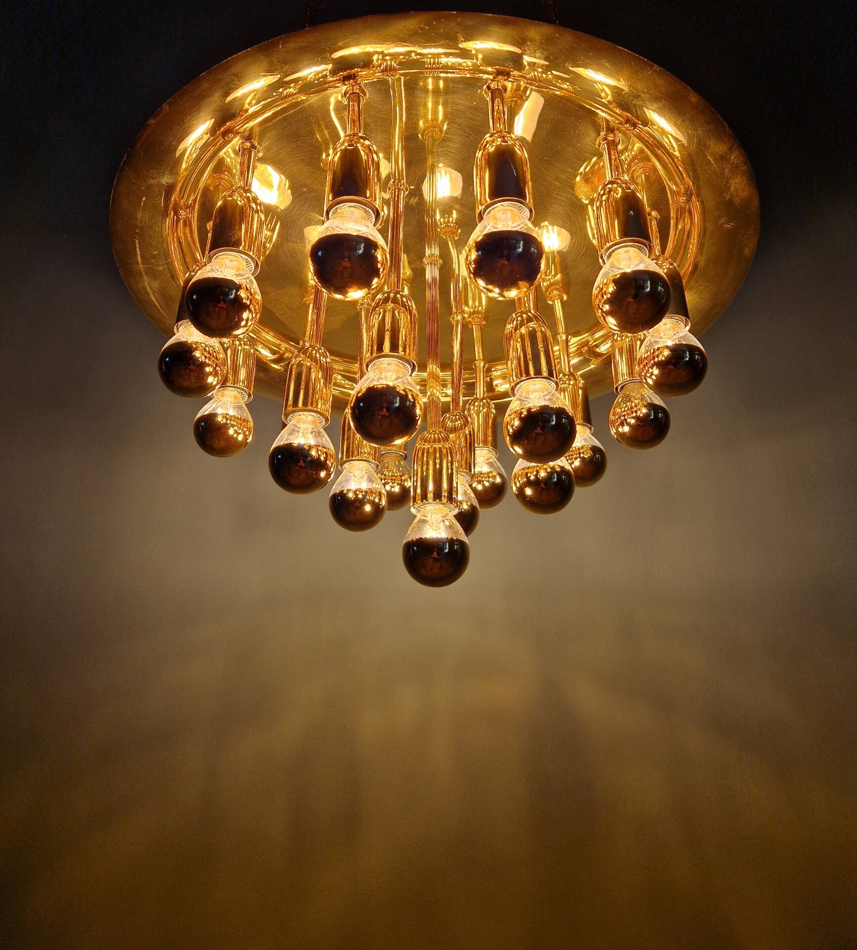 XXL Sputnik ceiling light in brass, Space Age design, 1970.