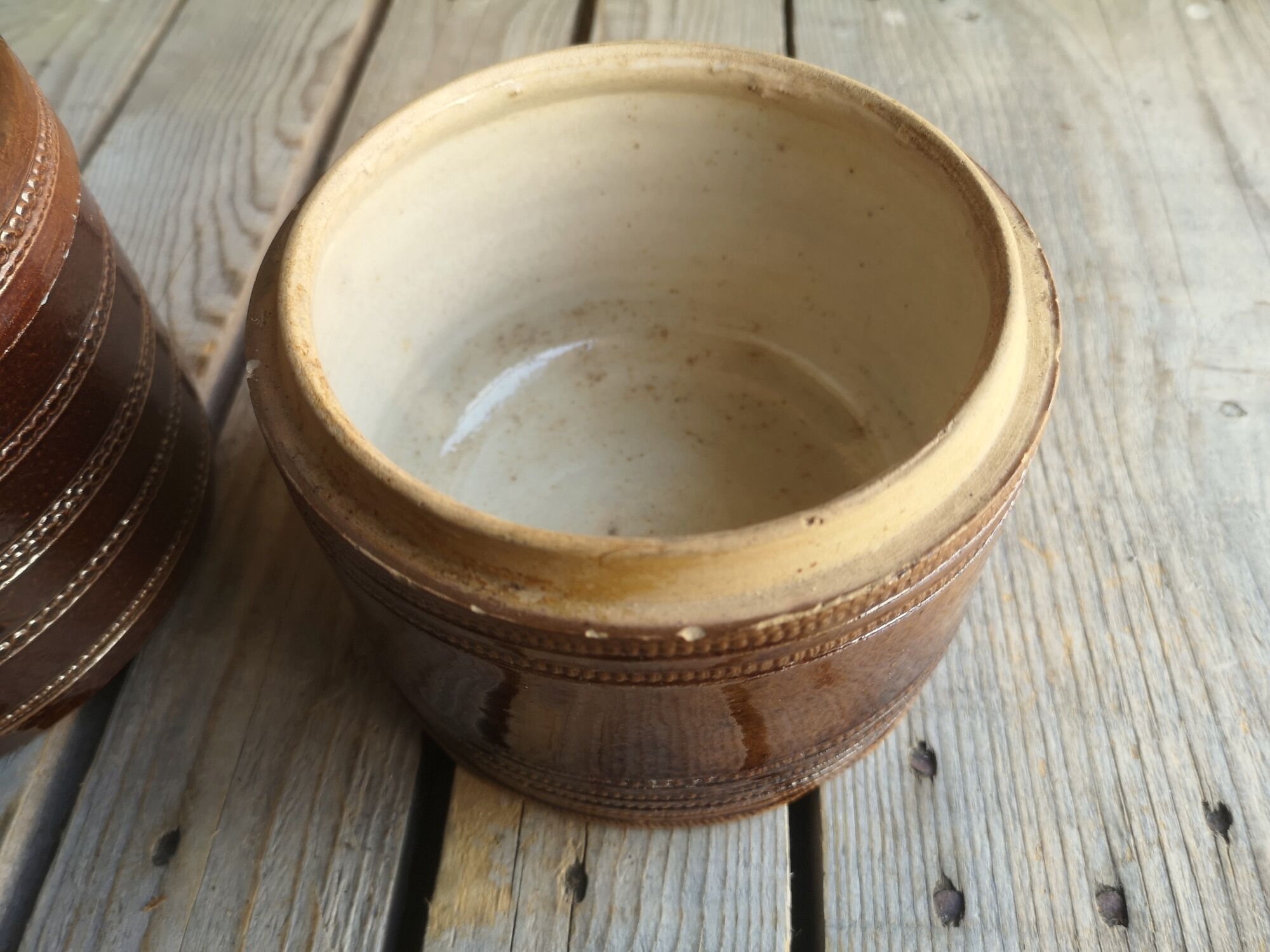 2 decorative sandstone boxes with lid