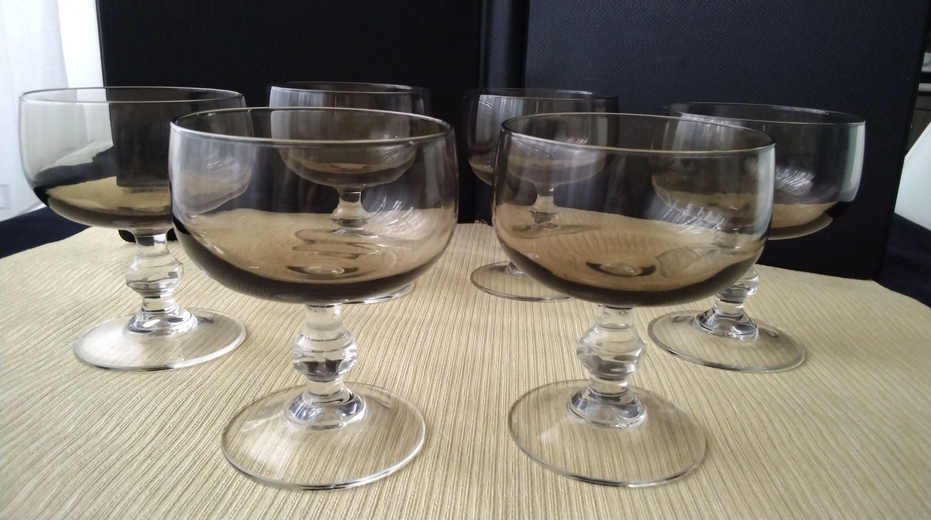 Lot de 6 coupes à champagne vintage en verre fumée années 70