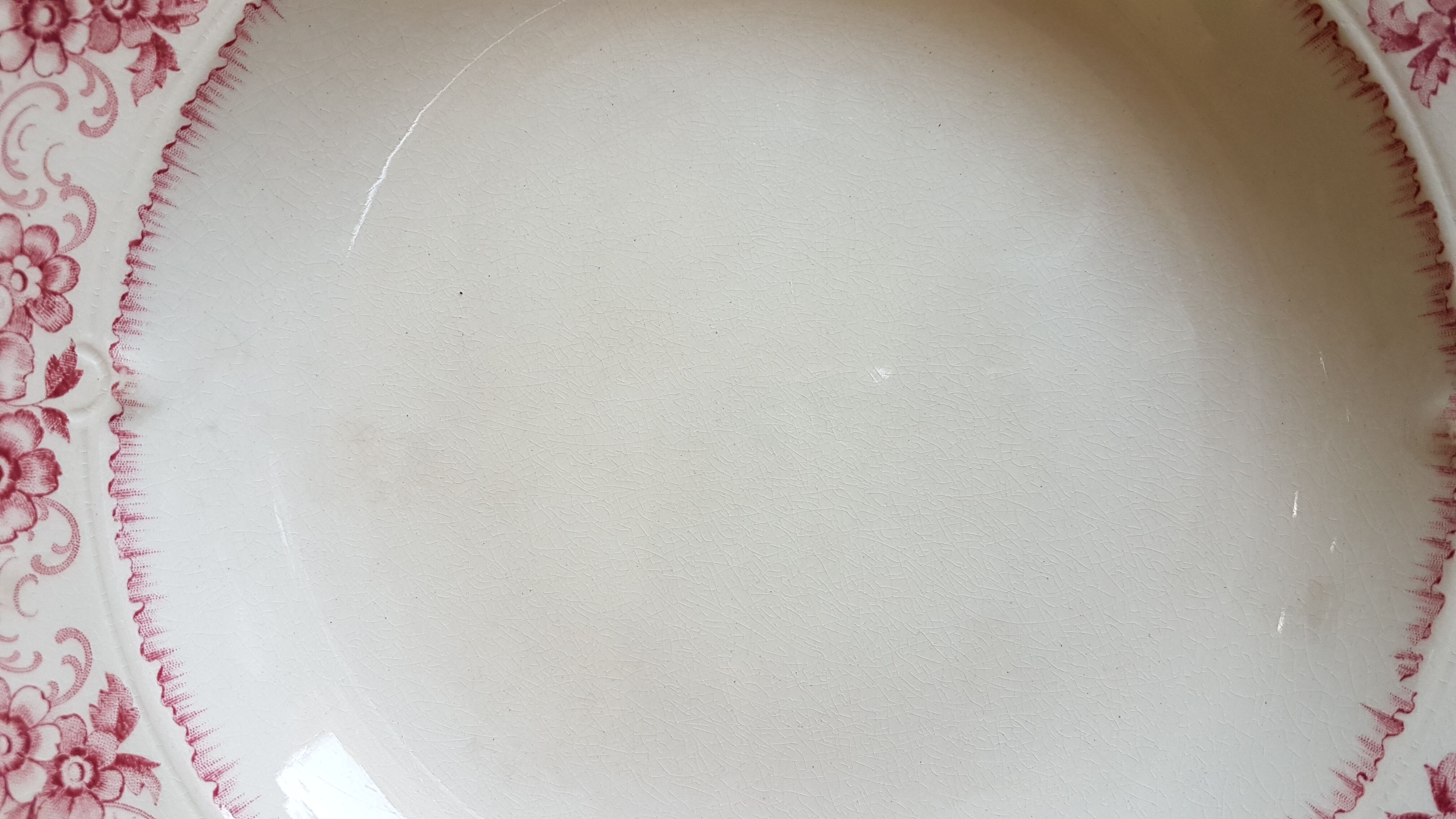 Sarreguemines earthenware plate decorated with flowers