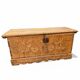 Magnifique coffre de mariage ancien en bois sculpté