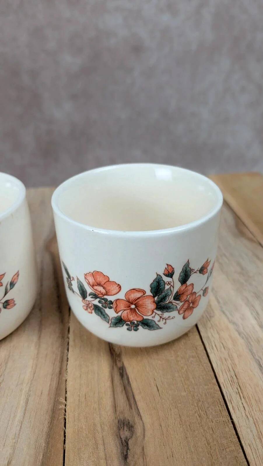 Set of 3 vintage ceramic cups with floral decoration.