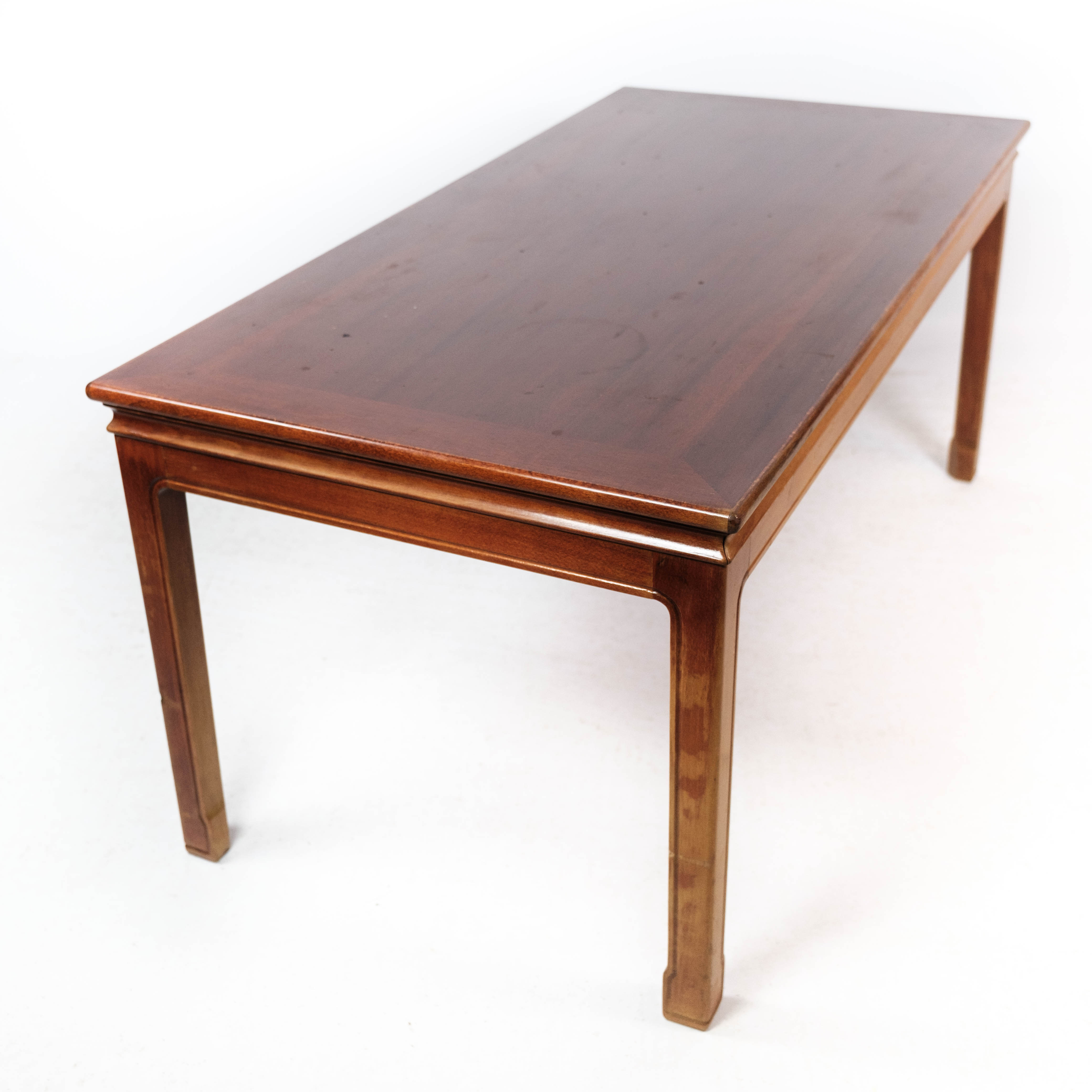 Coffee table in light mahogany of Danish design from the 1960s