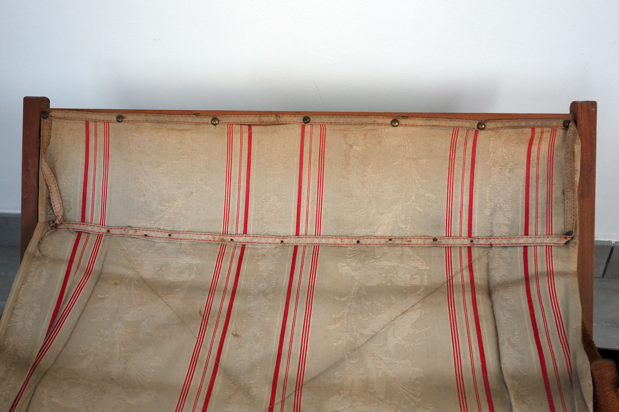 Ancient bed folding Le Printemps