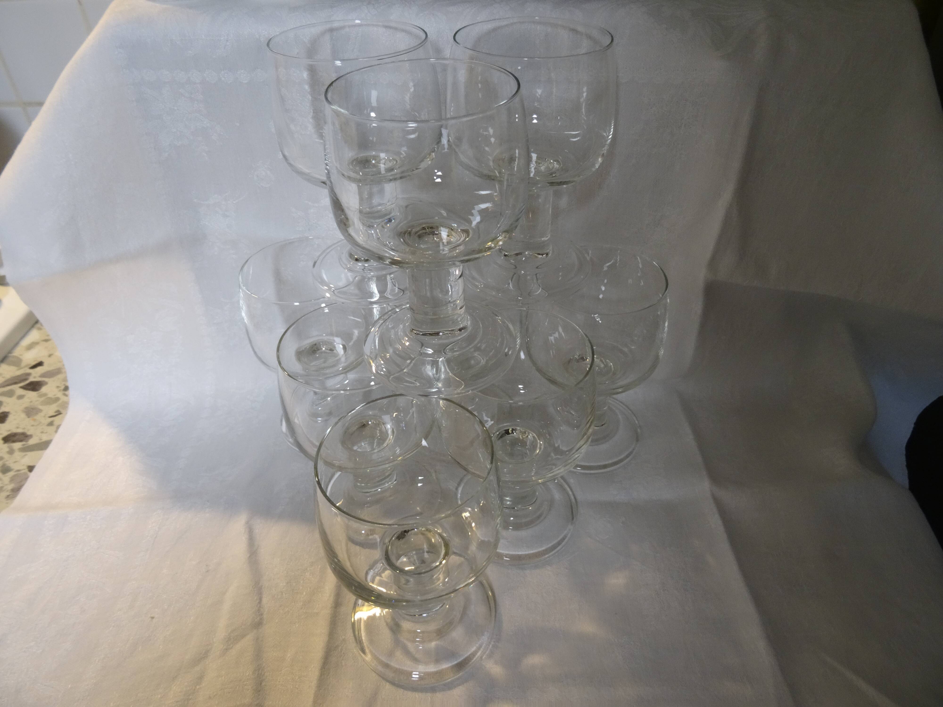Lot de 9 verres à vin vintage