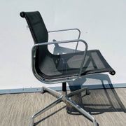 Pair of Ch. Eames Alu Group mesh chairs Vitra Vintage
