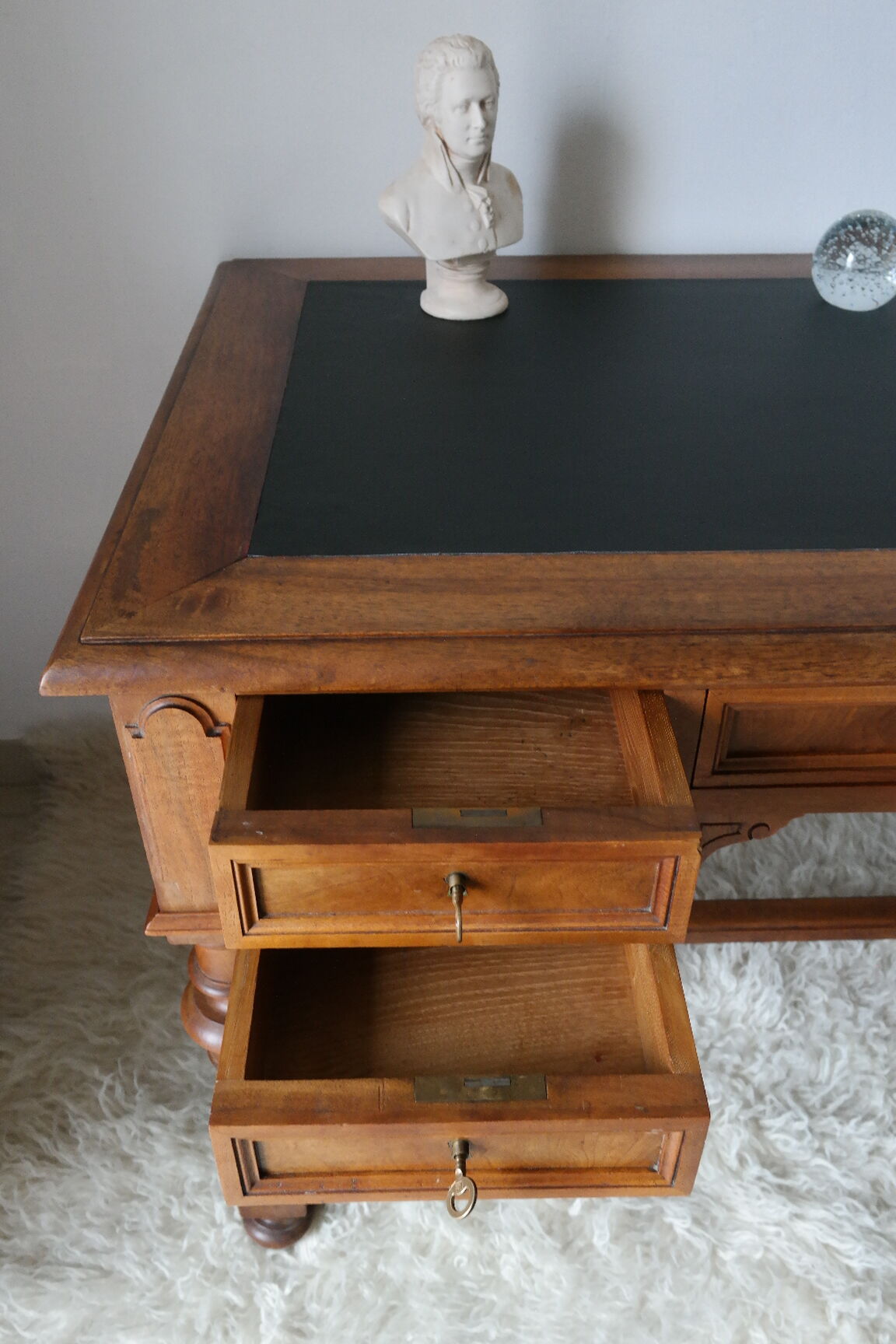 Office minister in walnut style Louis Philippe XXème
