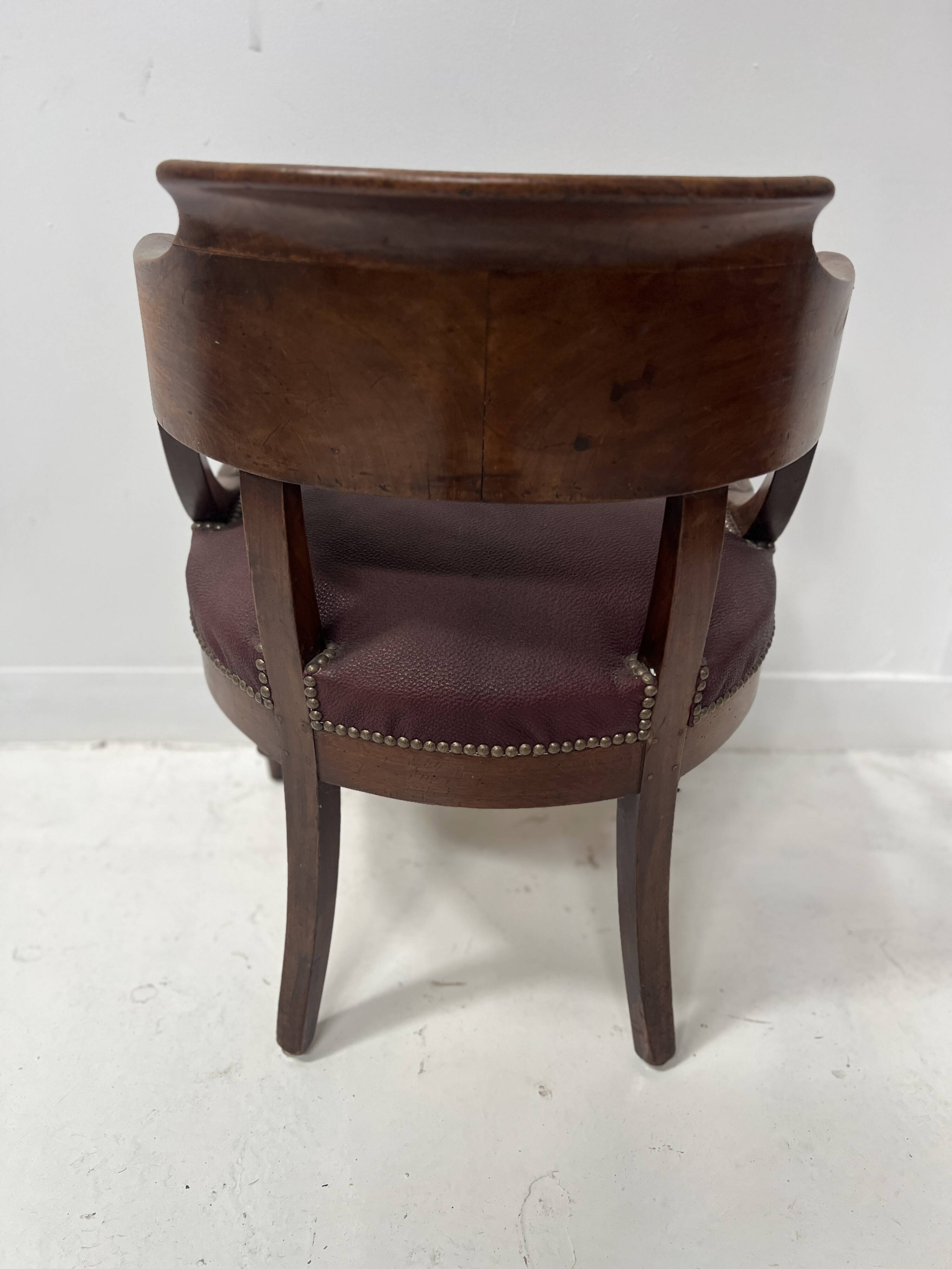 Fauteuil de bureau de style Empire en acajou et placage XIX siècle